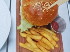-三勾JJJ Burger&Coffee(梅溪湖店)