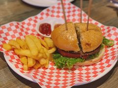 巨人汉堡-提客披萨&烤肉TAKEPIZZAGYROS(环保园店)