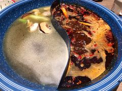 重庆红油经典鸳鸯锅-王歘歘·chuǎ火锅(五道营店)