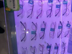 -提一眼镜·蔡司·依视路(小寨店)