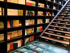 -钟书阁(松江泰晤士小镇店)