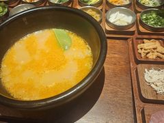 -银米·云南传统过桥米线(双廊黑金冠店)