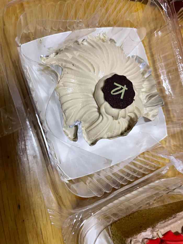 凯司令(南泉路店)-"最爱栗子白脱蛋糕,好像还是很多阿姨叔叔的.