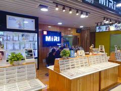 -MiRi眼镜连锁·蔡司·尼康控优点合作店(莘庄店)