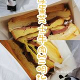 一口芝士厚蛋一口牛肉，简直美味！早上吃三明治再配一杯奶