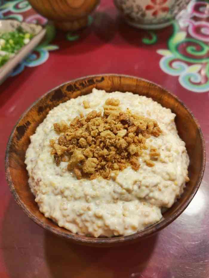 格日勒阿妈(大召店)-"呼市很有名的连锁蒙餐,很有特色,从店铺装.