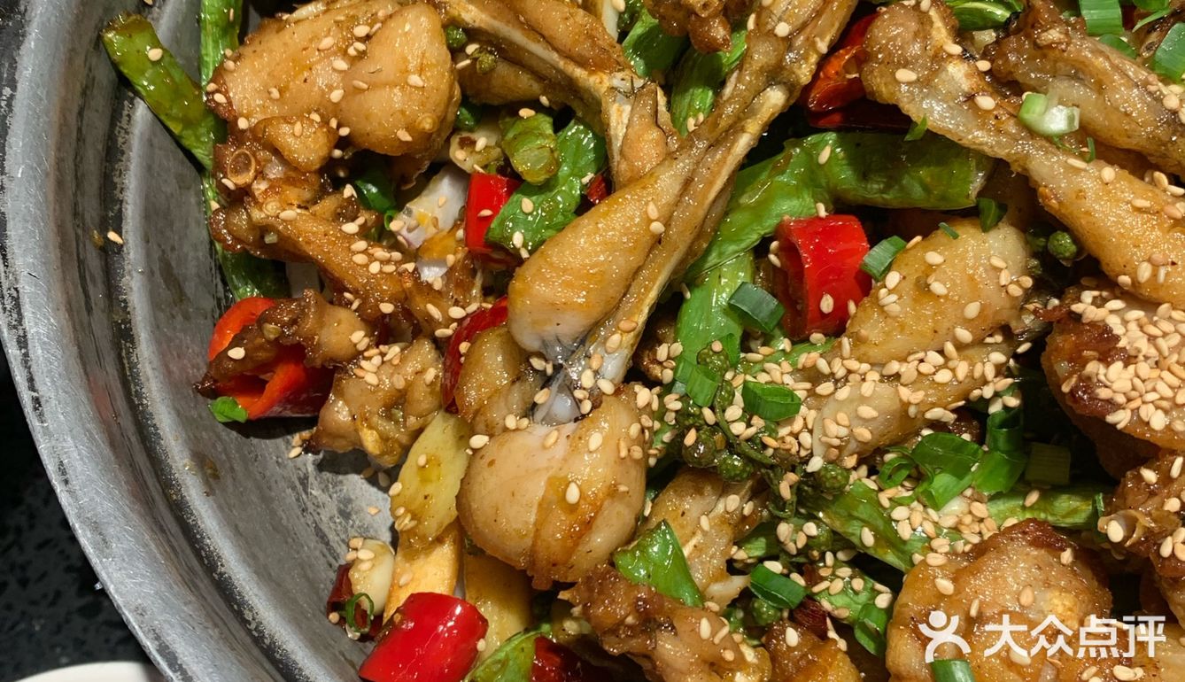 吃蛙锅还送毛巾[点赞]