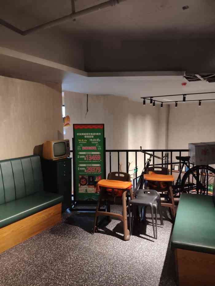 他五叔东北地锅菜(荷园路店)-"[薄荷]环境:一进屋看见了两个招财鹿还