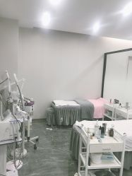 -苗方清颜专业祛痘·皮肤管理