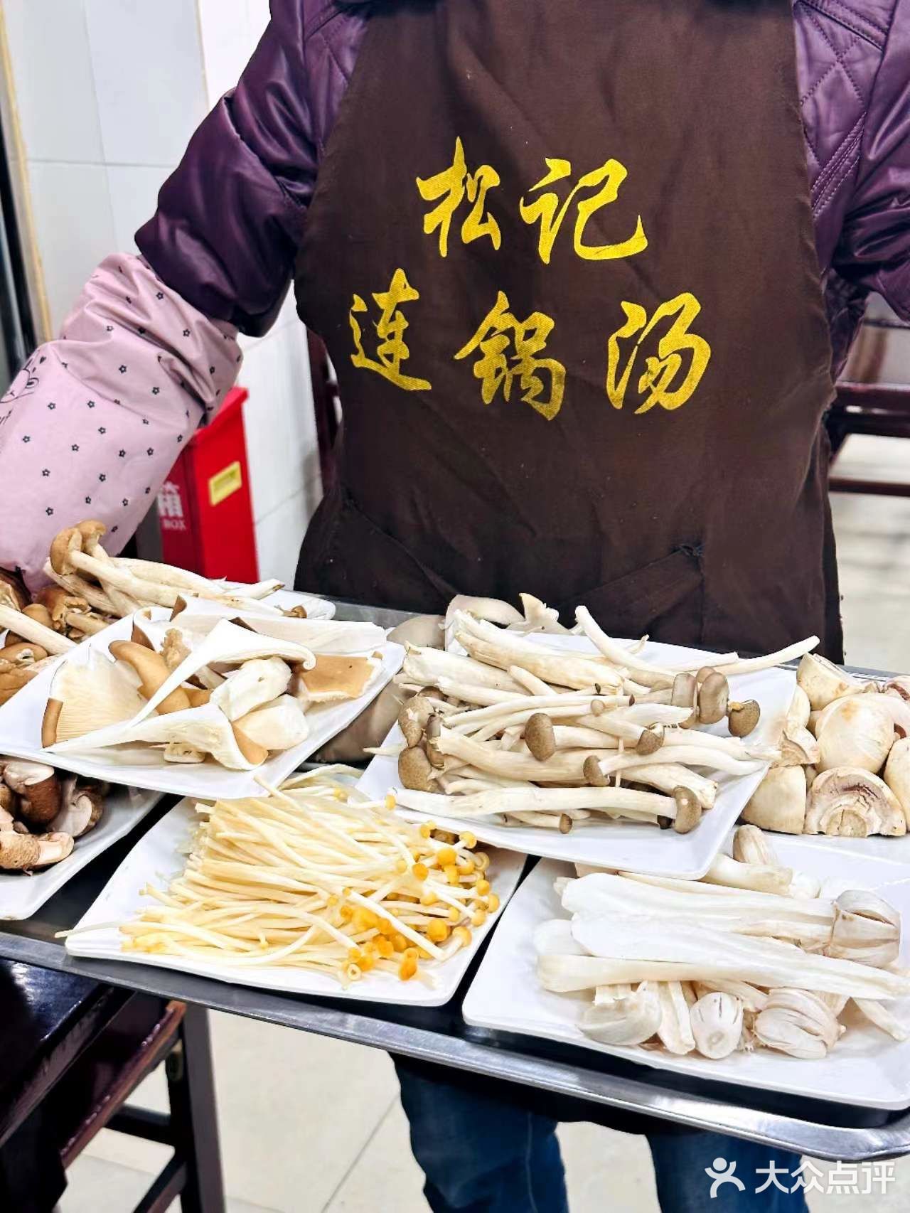 我还以为乐山就钵钵鸡好吃，没想到汤锅味道也正