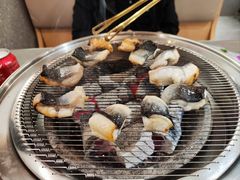 -围炉肉舍•炭烤活鳗•丹东海鲜烤肉(步行街店)