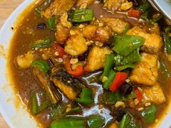 红烧鱼块-小李子油焖大虾向阳总店