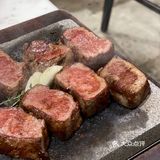 广州 | ABC首创分段式石烧牛扒🥩五成熟玫瑰色一口沉醉🤤