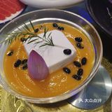 大圆桌下的友情时光