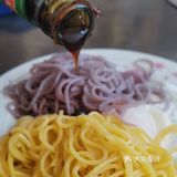 苗家食堂~简单易做的酱油拌面。