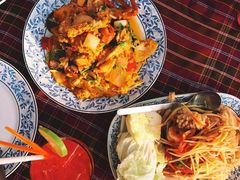 咖喱蟹-卷心菜和避孕套餐厅(Pattaya)