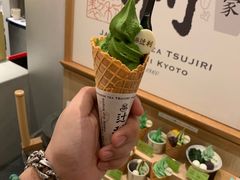 抹茶冰淇淋蛋筒-辻利茶铺(銀座店)