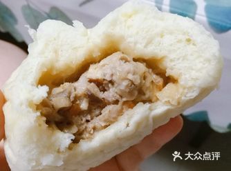 香喷喷热乎乎的三鲜胖包砸