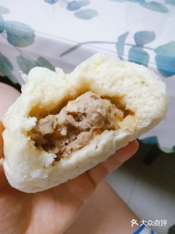 香喷喷热乎乎的三鲜胖包砸