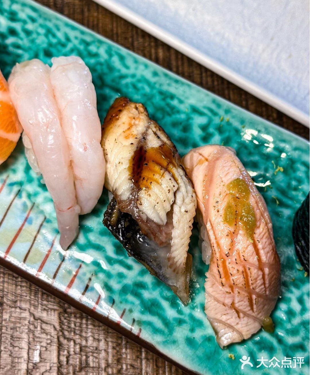 不论是深夜小酌还是朋友聚餐，这里都是绝佳选择