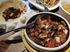 黑三剁配薄饼-雀舞云南菜(乐客城店)