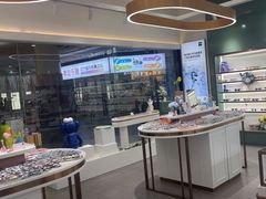 -GOOMI久米眼镜·蔡司·依视路·明月官方授权店(龙德紫金店)