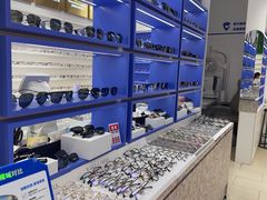 -美式眼镜·授权蔡司.依视路.尼康.豪雅.明月(南翔印象城店)