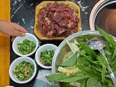 -黄利砖万峰林布依特色酸笋牛肉馆