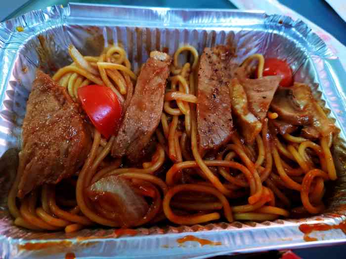 必胜客(宝业广场店)-"现在必胜客的活动可真多,牛排买一送一,还.