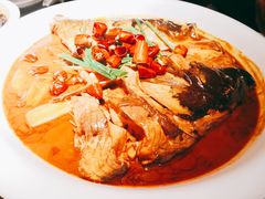 酱烧鱼头配油条-鸽子侯·家宴·平价海鲜(市图书馆店)
