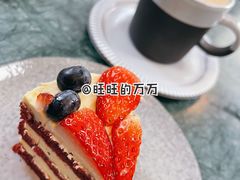 莓子红丝绒蛋糕-Lokal(武康路店)