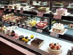 面包甜点陈列柜-巴黎贝甜(五月花广场店)