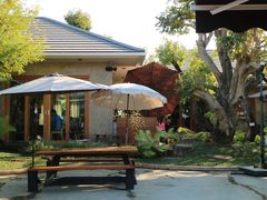 -Chom Cafe and Restaurant