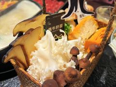 -三出山火锅(南京万象天地店)