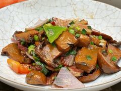 牛肝菌炒腊肉-南京悦客假日酒店