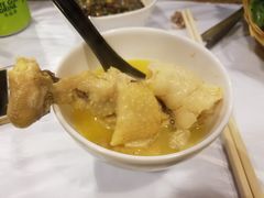 -鲜入围煮花胶鸡海鲜火锅