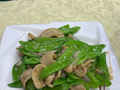 荷兰豆炒猪颈肉-汤氏美食台山水步特色黄鳝饭(龙津东路店)