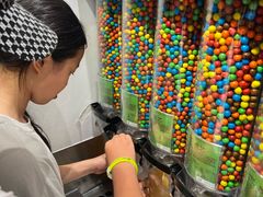 -m豆巧克力世界(上海世茂广场店)