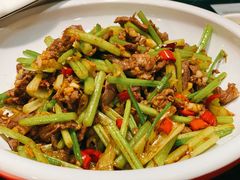 小炒黄牛肉-醉美东江·三文鱼·烧鸡公