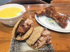 -老天桥酱肉烧饼夹肘子(天桥店)