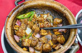 Black Pepper King Oyster Mushroom Stir-fried Beef Cubes