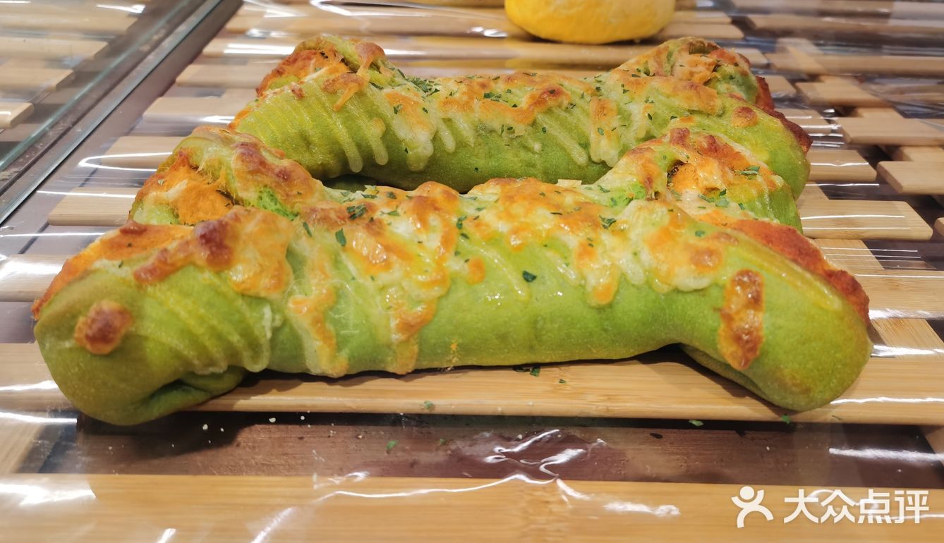 爱吃欧包爱喝茶