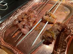 传统烤羊肉串-阿里家·新疆烤肉酒場 by MIG