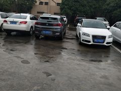 -龙华烈士纪念馆-停车场