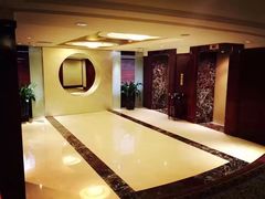 -深圳富苑皇冠假日套房酒店