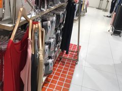 -优衣库(上海金桥国际商业广场店)