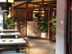-野山舂·贵州现舂酸汤牛肉(民生路店)