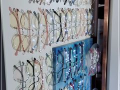 -宏宇眼镜蔡司依视路折扣店(兆佳眼镜城店)