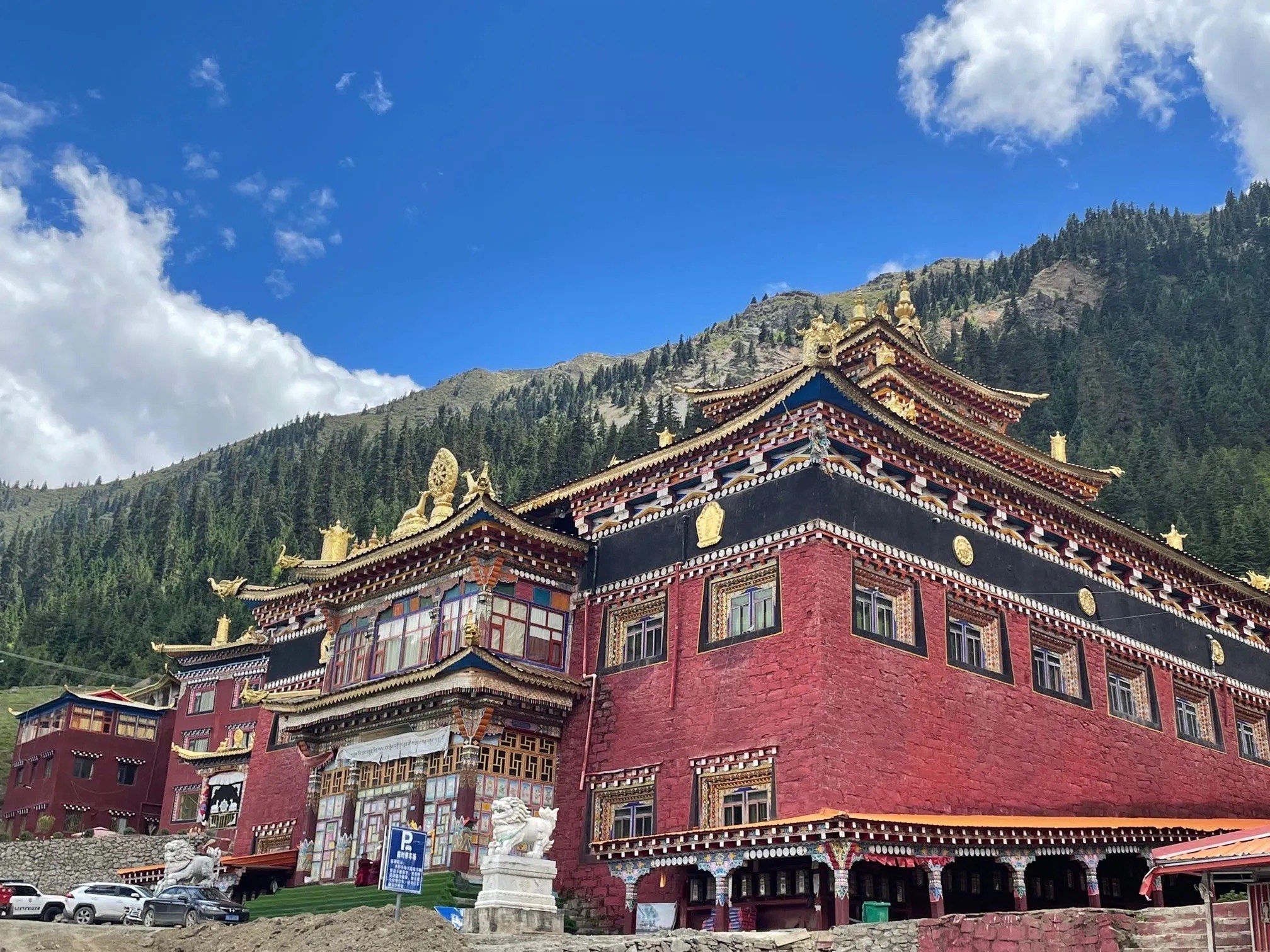 甘孜藏族自治州新龙县措卡湖 措卡寺,真是美的让人窒息
