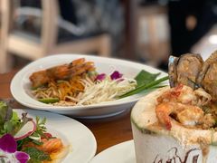-Chom Cafe and Restaurant